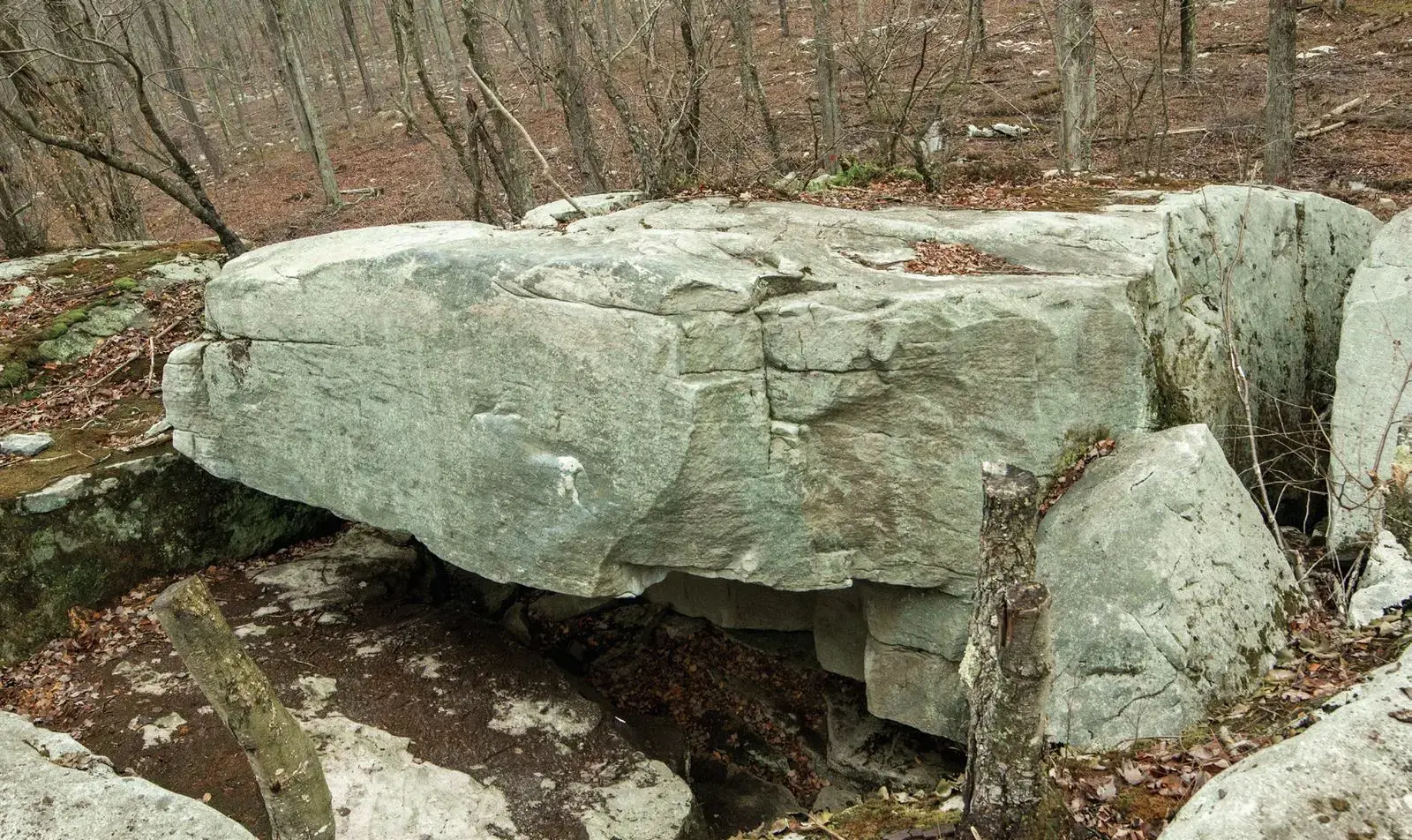 Dark Wing on the Tailspin (cave side) boulder