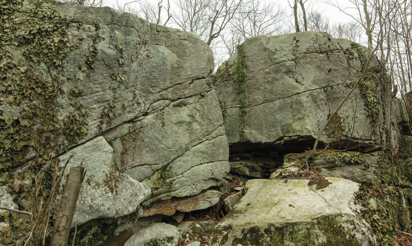 Headbanger on the Tailspin (south face) boulder